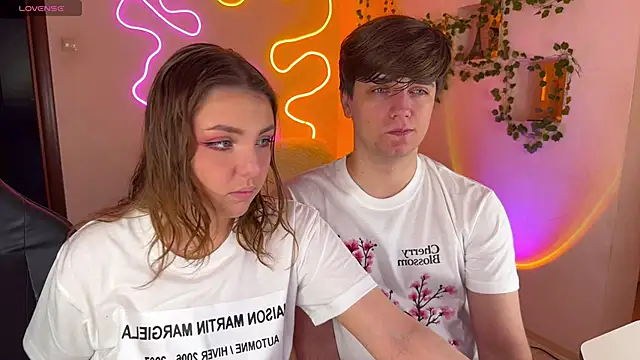 RobertAndLinela online show from October 2025 02:21:01 AM