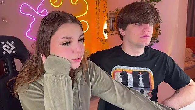 RobertAndLinela online show from November 2025 02:50:02 PM