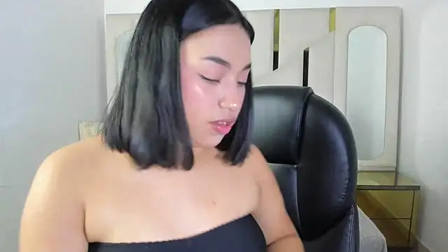 IsabellRodriguez18 online show from December 2025 04:32:01 AM