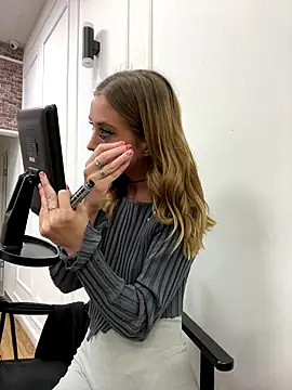 Snapshot of KiraMyers chatting on September 2025 04:39:02 AM KiraMyers online show from September 2025 04:39:02 AM