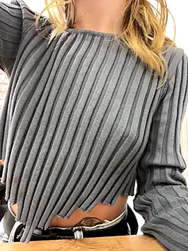 Snapshot of KiraMyers chatting on October 2025 04:43:02 AM KiraMyers online show from October 2025 04:43:02 AM