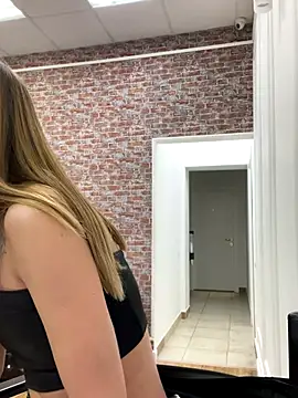 Snapshot of KiraMyers chatting on October 2025 04:33:01 AM KiraMyers online show from October 2025 04:33:01 AM