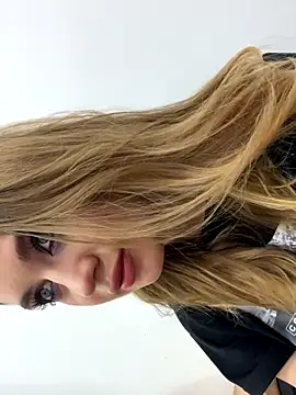 Snapshot of KiraMyers chatting on October 2025 04:45:02 AM KiraMyers online show from October 2025 04:45:02 AM