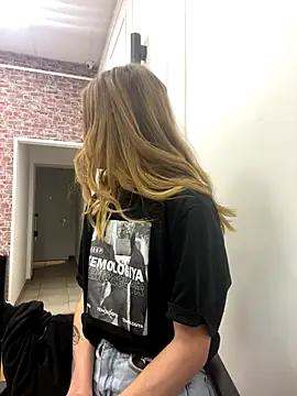 Snapshot of KiraMyers chatting on October 2025 05:08:01 AM KiraMyers online show from October 2025 05:08:01 AM