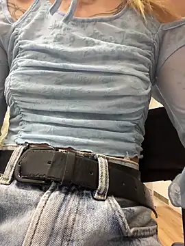 Snapshot of KiraMyers chatting on October 2025 03:58:02 AM KiraMyers online show from October 2025 03:58:02 AM