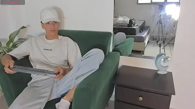 Snapshot of two_milkyway chatting on October 2025 12:34:02 PM two milkyway online show from October 2025 12:34:02 PM