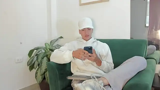 Snapshot of two_milkyway chatting on November 2025 12:48:02 PM two milkyway online show from November 2025 12:48:02 PM