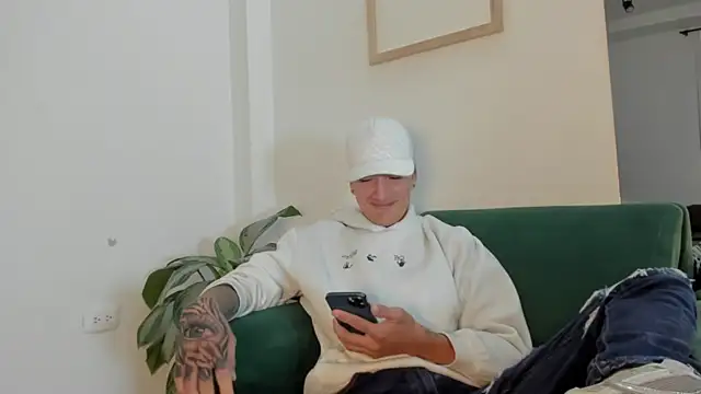 Snapshot of two_milkyway chatting on November 2025 12:37:01 PM two milkyway online show from November 2025 12:37:01 PM