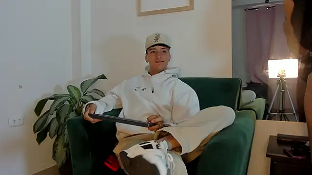 Snapshot of two_milkyway chatting on November 2025 12:49:01 PM two milkyway online show from November 2025 12:49:01 PM