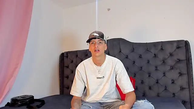 Snapshot of two_milkyway chatting on November 2025 02:10:01 PM two milkyway online show from November 2025 02:10:01 PM