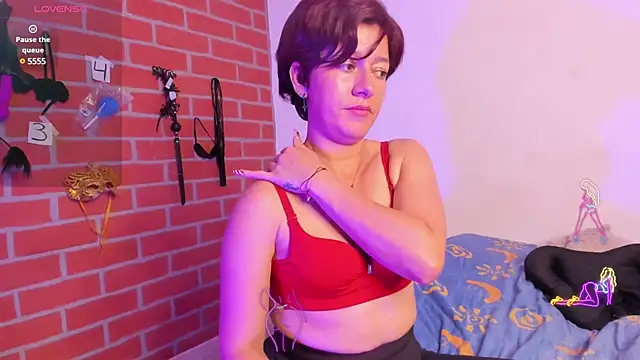 Snapshot of Laura_hellss chatting on January 2025 01:21:02 AM Laura hellss online show from January 2025 01:21:02 AM