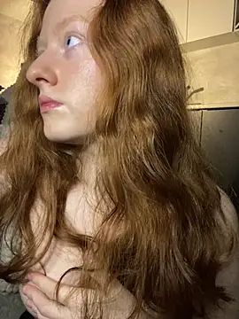 Snapshot of redhead_peach chatting on January 2025 10:02:01 PM redhead peach online show from January 2025 10:02:01 PM