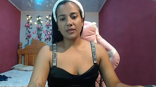 Coral0403 online show from May 2026 06:59:01 PM