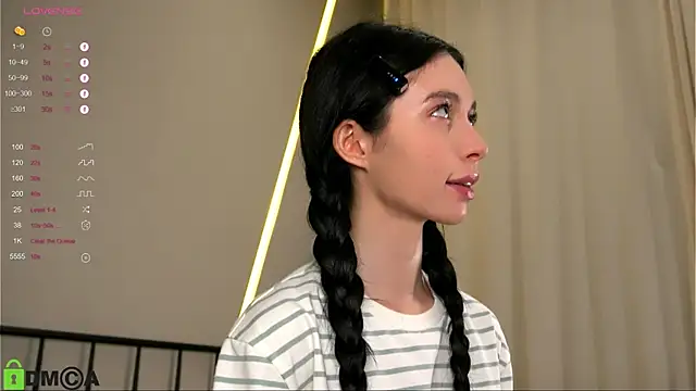 Snapshot of LittleOriana chatting on October 2025 02:31:01 AM LittleOriana online show from October 2025 02:31:01 AM