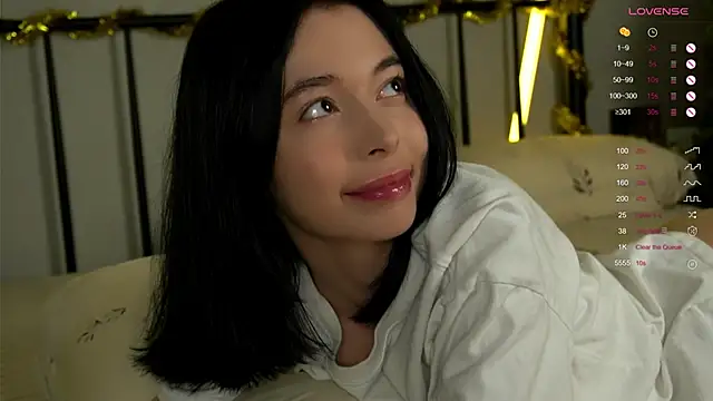 LittleOriana online show from December 2025 05:25:01 AM