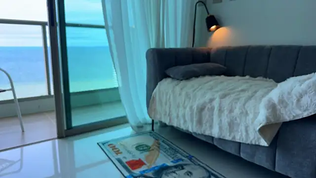 Carolyn Smith online show from September 2025 01:11:01 AM