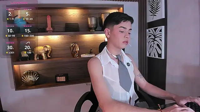 Snapshot of Maxi_little chatting on July 2026 08:33:02 PM Maxi little online show from July 2026 08:33:02 PM