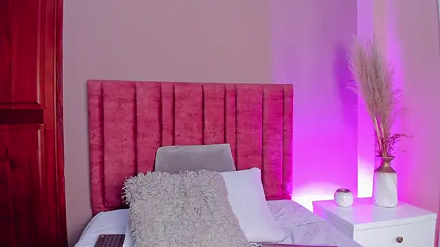 EloiseQuinn online show from November 2025 02:06:01 PM