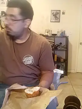 Snapshot of k1oudE chatting on December 2025 11:45:02 PM k1oudE online show from December 2025 11:45:02 PM