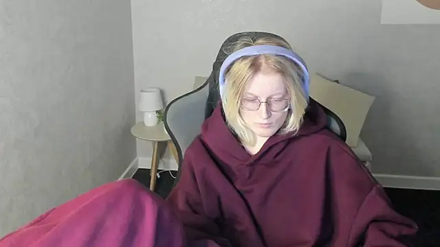 ElizabethHarpper online show from December 2025 01:00:01 AM