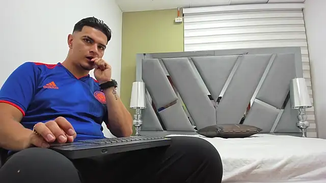 DAVID VICTORIAA online show from June 2026 01:10:02 PM