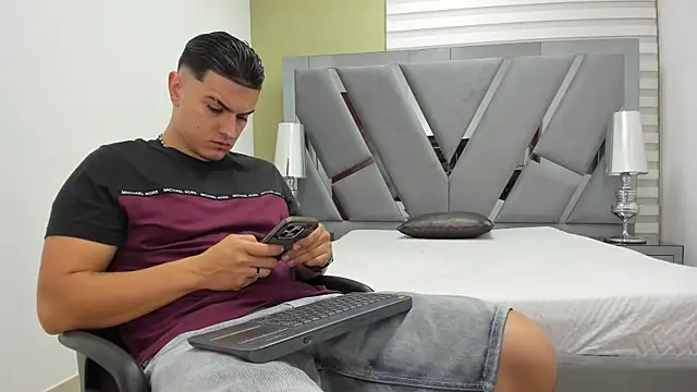 DAVID VICTORIAA online show from June 2026 01:15:01 PM