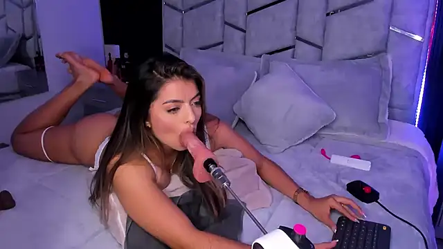 daniiphoeniixx online show from January 2025 02:00:02 AM