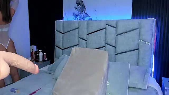 daniiphoeniixx online show from January 2025 07:18:01 PM