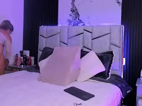 daniiphoeniixx online show from February 2025 07:35:01 PM