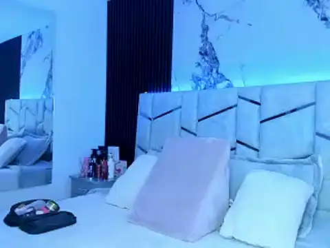 daniiphoeniixx online show from February 2025 07:47:01 PM