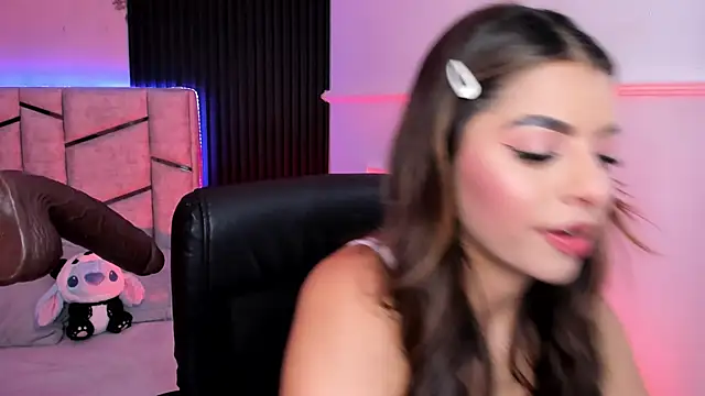 daniiphoeniixx online show from October 2025 07:32:01 PM