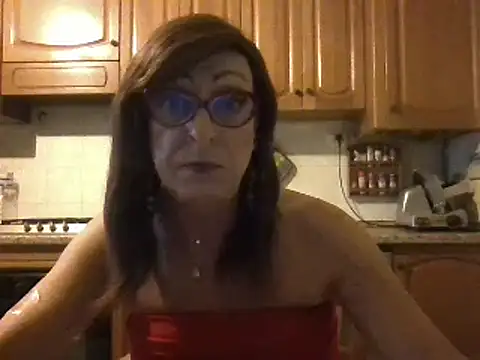 Snapshot of Tiabet chatting on November 2025 09:03:02 PM Tiabet online show from November 2025 09:03:02 PM