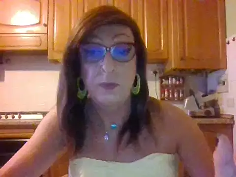 Snapshot of Tiabet chatting on November 2025 08:22:01 PM Tiabet online show from November 2025 08:22:01 PM