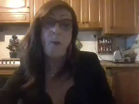 Snapshot of Tiabet chatting on December 2025 08:48:01 PM Tiabet online show from December 2025 08:48:01 PM