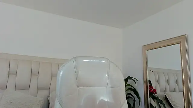 Annie kurt  online show from October 2025 07:12:02 PM