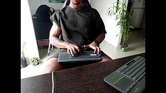 Adam Valenciia online show from June 2026 08:46:01 PM