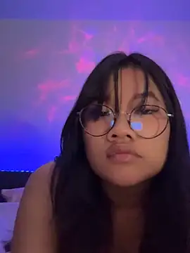 Snapshot of AcidBubbleRain chatting on February 2025 12:09:01 AM AcidBubbleRain online show from February 2025 12:09:01 AM