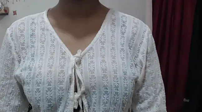 Snapshot of Honey_Bee25 chatting on January 2025 04:18:02 AM Honey Bee25 online show from January 2025 04:18:02 AM