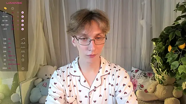 Snapshot of Adrian_Di chatting on January 2025 06:43:02 PM Adrian Di online show from January 2025 06:43:02 PM