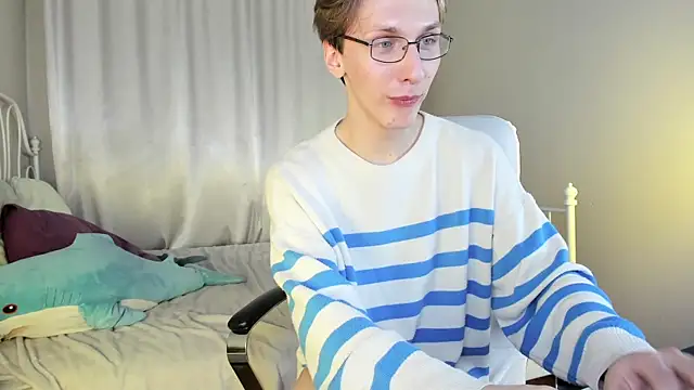 Snapshot of Adrian_Di chatting on February 2025 10:32:01 PM Adrian Di online show from February 2025 10:32:01 PM