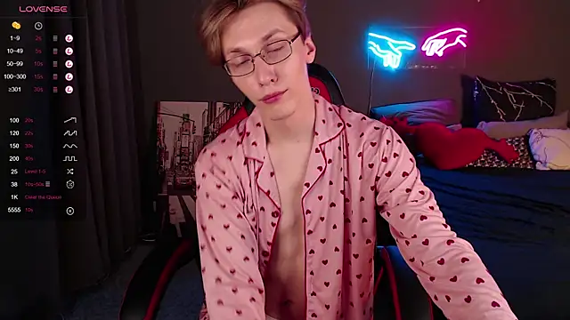 Snapshot of Adrian_Di chatting on February 2025 04:04:01 PM Adrian Di online show from February 2025 04:04:01 PM