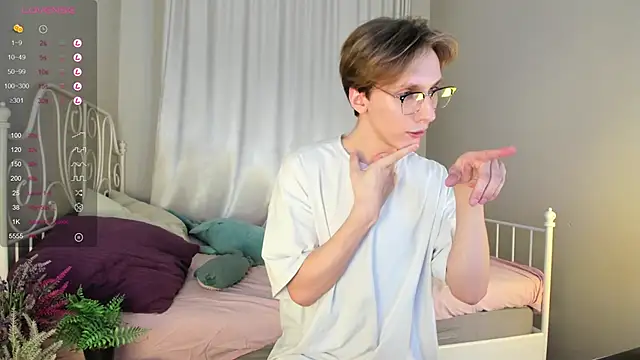 Snapshot of Adrian_Di chatting on February 2025 03:54:01 PM Adrian Di online show from February 2025 03:54:01 PM