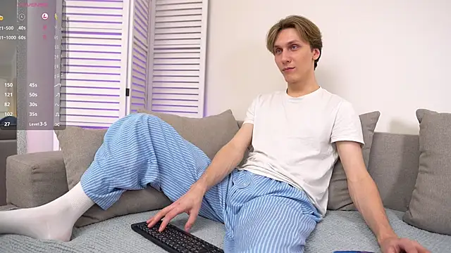 Snapshot of Adrian_Di chatting on March 2025 03:51:01 PM Adrian Di online show from March 2025 03:51:01 PM