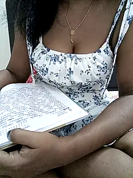 Snapshot of Tamil_Vishalini chatting on April 2026 05:43:01 AM Tamil Vishalini online show from April 2026 05:43:01 AM