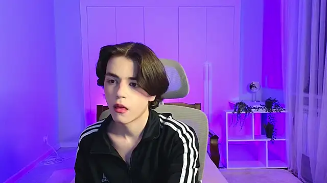 Snapshot of b0y_fantasy chatting on January 2025 06:33:02 PM b0y fantasy online show from January 2025 06:33:02 PM