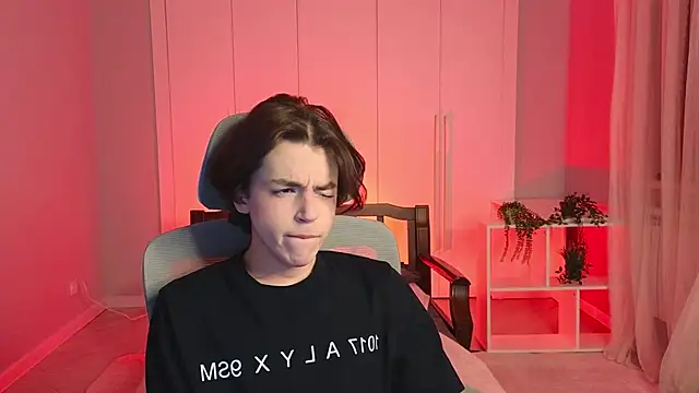 Snapshot of b0y_fantasy chatting on January 2025 05:33:02 PM b0y fantasy online show from January 2025 05:33:02 PM