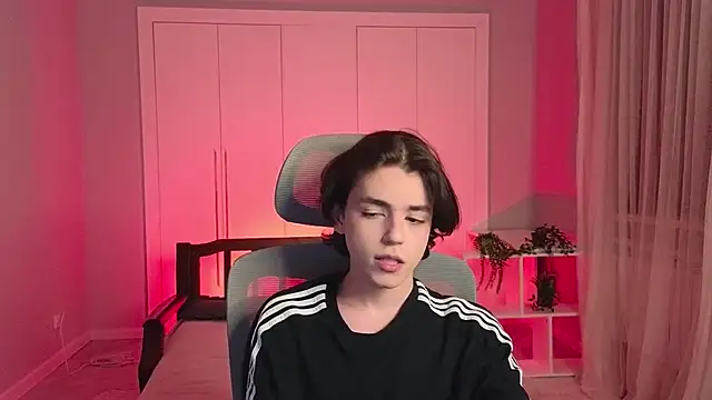 Snapshot of b0y_fantasy chatting on January 2025 07:57:01 PM b0y fantasy online show from January 2025 07:57:01 PM