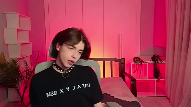 Snapshot of b0y_fantasy chatting on January 2025 07:43:01 PM b0y fantasy online show from January 2025 07:43:01 PM