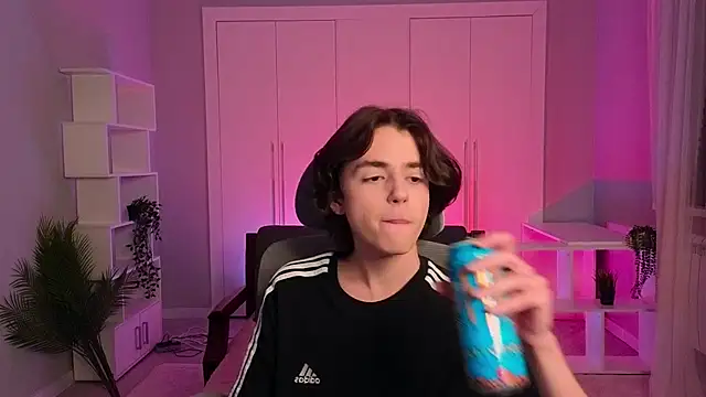 Snapshot of b0y_fantasy chatting on February 2025 06:02:02 PM b0y fantasy online show from February 2025 06:02:02 PM