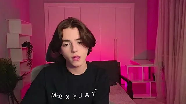 Snapshot of b0y_fantasy chatting on February 2025 06:33:01 PM b0y fantasy online show from February 2025 06:33:01 PM